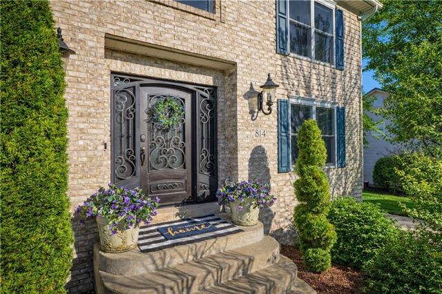 814 Cleardale Dr, Hempfield Twp, PA 15601