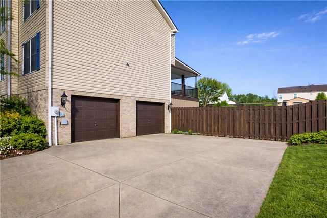 814 Cleardale Dr, Hempfield Twp, PA 15601