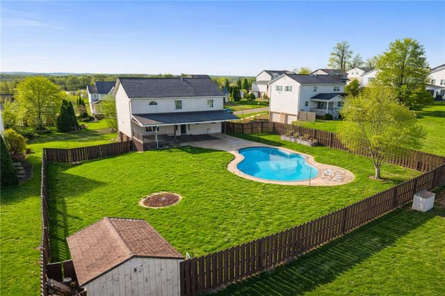 814 Cleardale Dr, Hempfield Twp, PA 15601