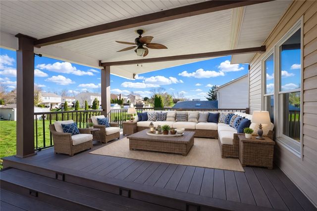 814 Cleardale Dr, Hempfield Twp, PA 15601