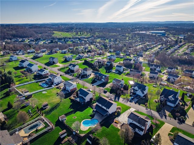 814 Cleardale Dr, Hempfield Twp, PA 15601