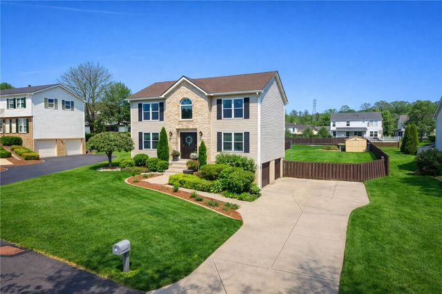 814 Cleardale Dr, Hempfield Twp, PA 15601