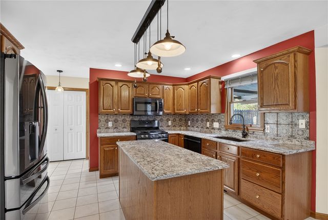 814 Cleardale Dr, Hempfield Twp, PA 15601