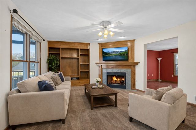 814 Cleardale Dr, Hempfield Twp, PA 15601