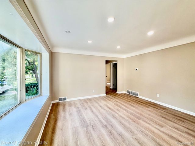 22111 Gardner Street, Oak Park, MI 48237
