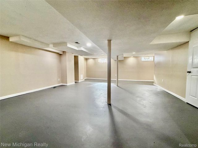 22111 Gardner Street, Oak Park, MI 48237