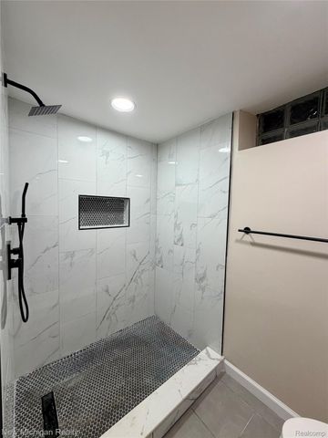 22111 Gardner Street, Oak Park, MI 48237