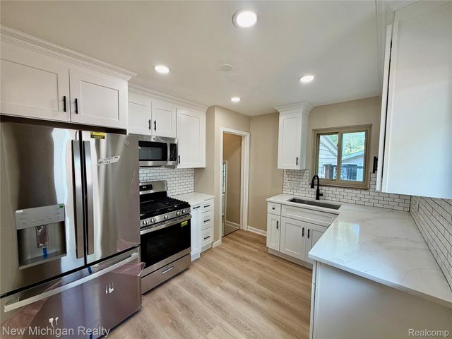 22111 Gardner Street, Oak Park, MI 48237