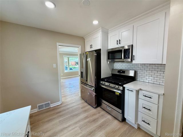 22111 Gardner Street, Oak Park, MI 48237