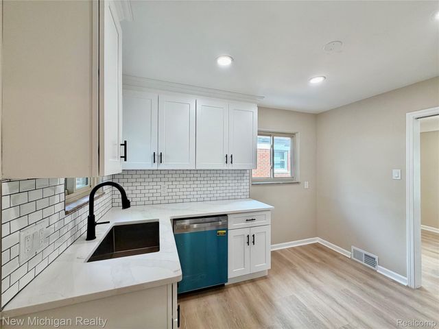 22111 Gardner Street, Oak Park, MI 48237