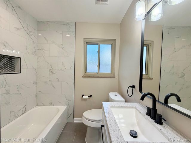 22111 Gardner Street, Oak Park, MI 48237