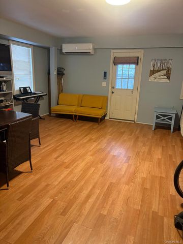 129 Nassau Lane, Island Park, NY 11558