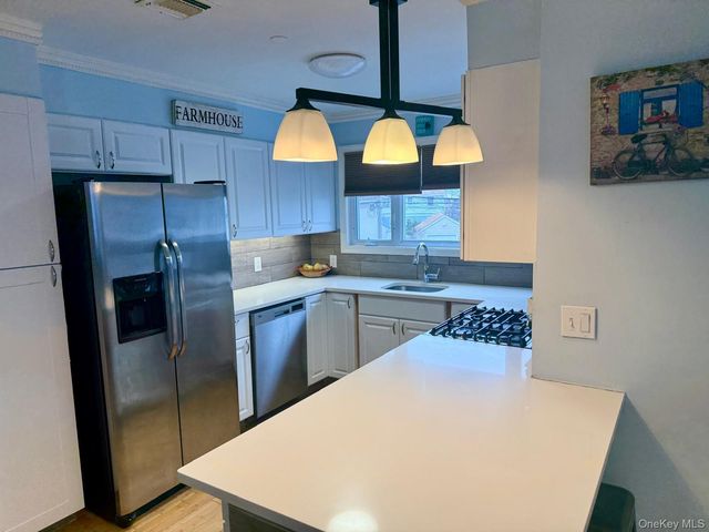 129 Nassau Lane, Island Park, NY 11558