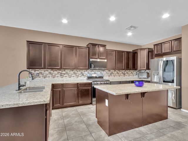 2307 W DESERT Lane, Phoenix, AZ 85041