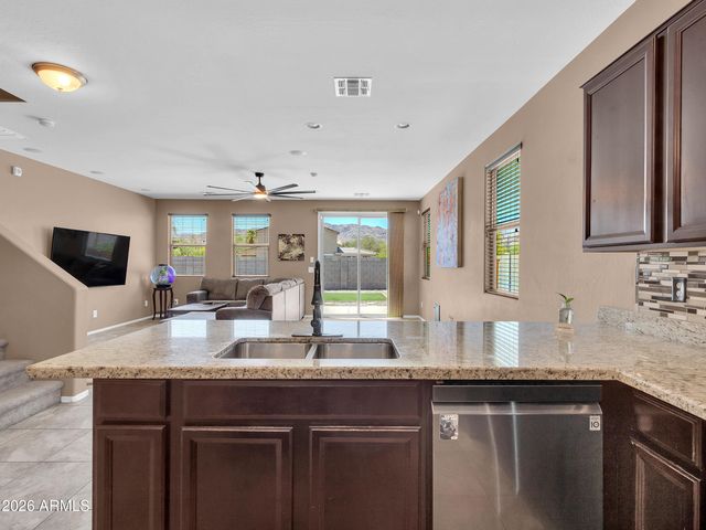 2307 W DESERT Lane, Phoenix, AZ 85041