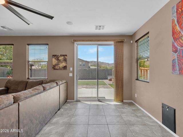 2307 W DESERT Lane, Phoenix, AZ 85041
