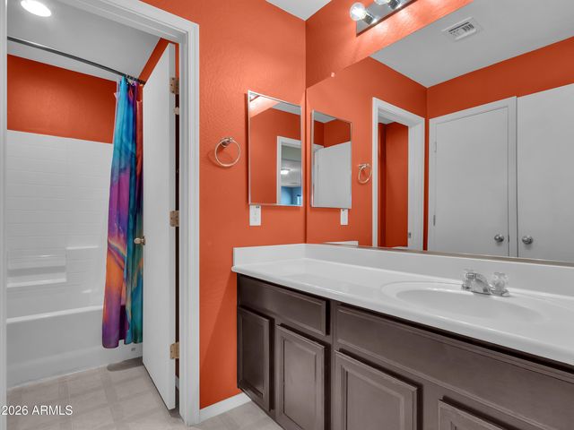 2307 W DESERT Lane, Phoenix, AZ 85041