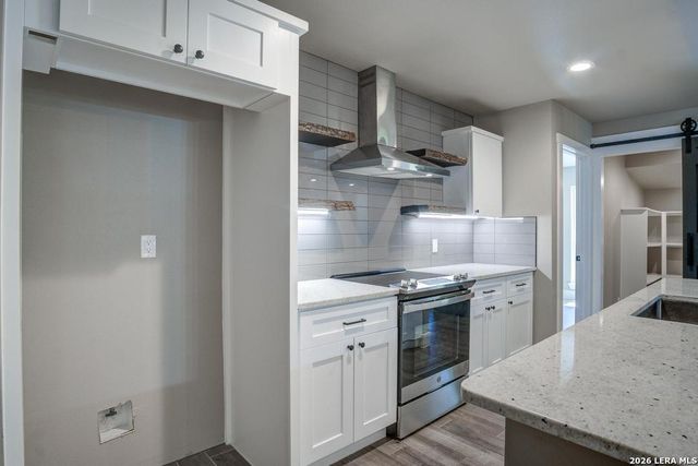 700 Firefly Dr, Canyon Lake, TX 78133