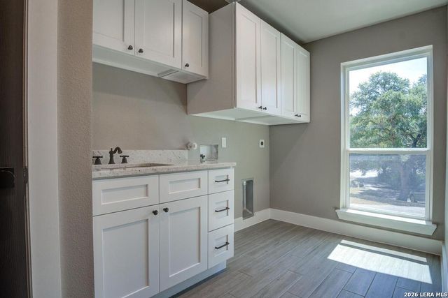 700 Firefly Dr, Canyon Lake, TX 78133