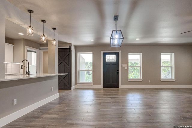 700 Firefly Dr, Canyon Lake, TX 78133