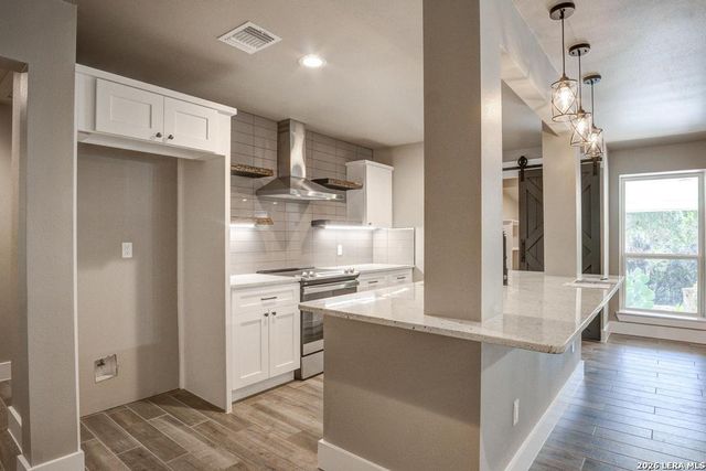 700 Firefly Dr, Canyon Lake, TX 78133
