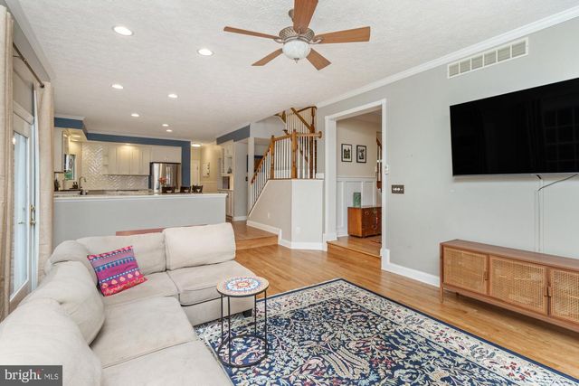8 LOCHWELL CT, Baltimore, MD 21234