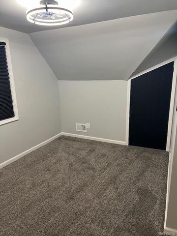 18499 Robson Street, Detroit, MI 48235