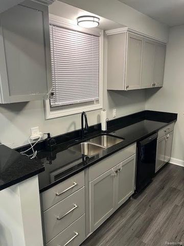 18499 Robson Street, Detroit, MI 48235