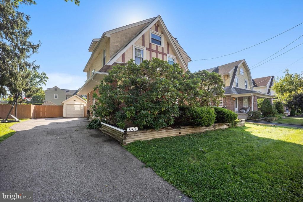 953 FOSS AVE, Drexel Hill, PA 19026