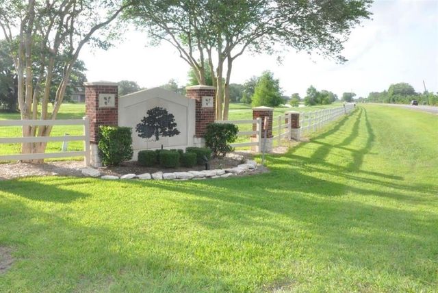302 Lakeland Circle, Rosharon, TX 77583