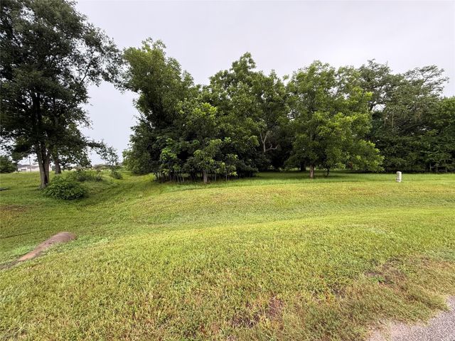302 Lakeland Circle, Rosharon, TX 77583
