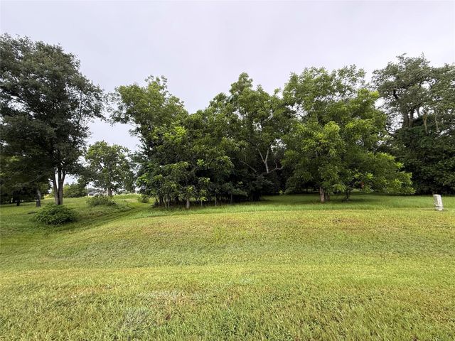 302 Lakeland Circle, Rosharon, TX 77583