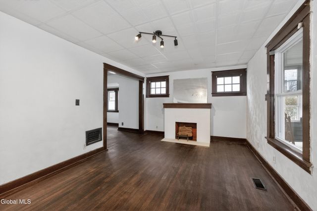 23 Woodrow Court, Troy, NY 12180