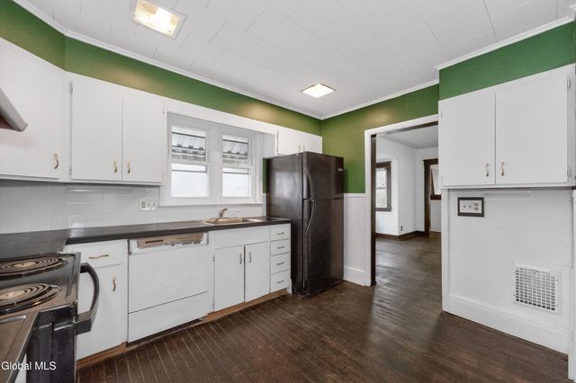 23 Woodrow Court, Troy, NY 12180