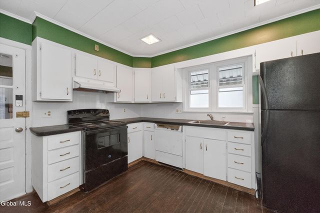 23 Woodrow Court, Troy, NY 12180