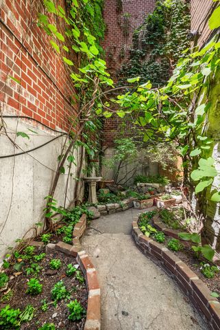 461 W 44th St Apt 6B, New York City, NY 10036