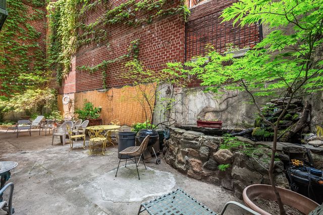 461 W 44th St Apt 6B, New York City, NY 10036