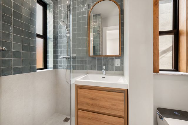 461 W 44th St Apt 6B, New York City, NY 10036