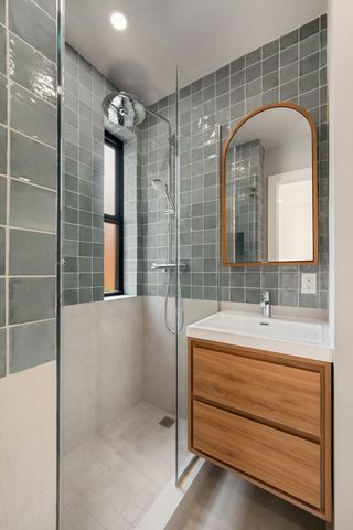 461 W 44th St Apt 6B, New York City, NY 10036