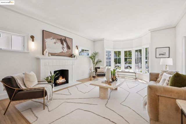 101 Palm Dr, Piedmont, CA 94610