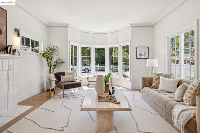 101 Palm Dr, Piedmont, CA 94610