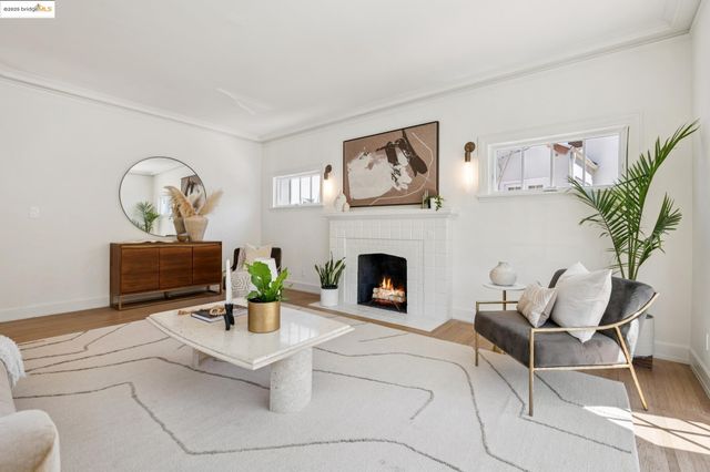 101 Palm Dr, Piedmont, CA 94610