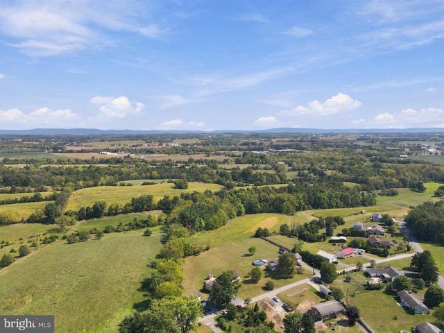 7798 VALLEY VIEW LN, Greencastle, PA 17225