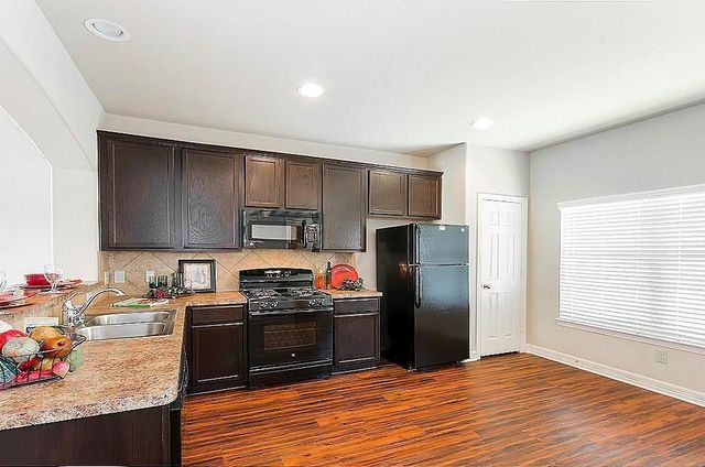 35 Woodland Hills Drive B, Conroe, TX 77303