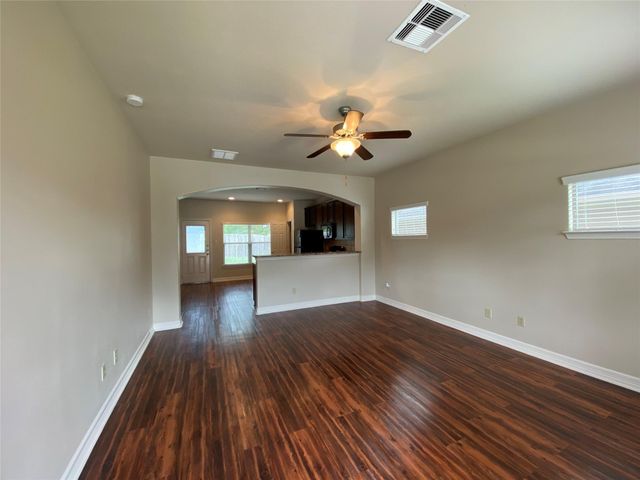 35 Woodland Hills Drive B, Conroe, TX 77303