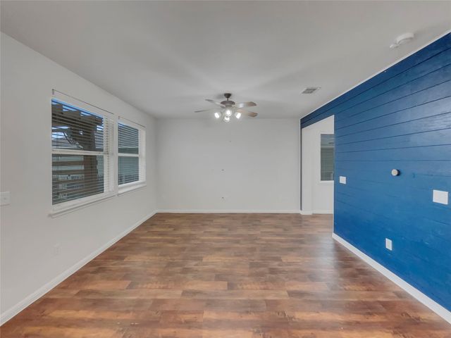 717 Twisted Oaks LN, Buda, TX 78610