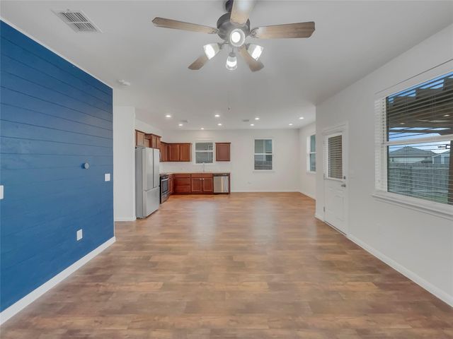 717 Twisted Oaks LN, Buda, TX 78610