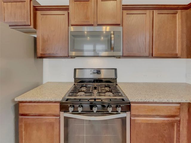 717 Twisted Oaks LN, Buda, TX 78610