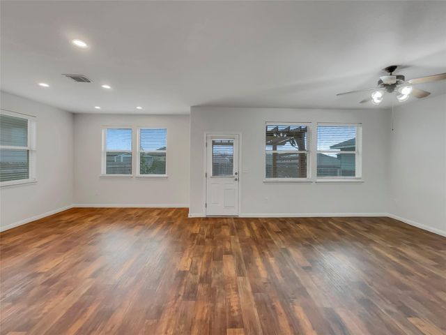 717 Twisted Oaks LN, Buda, TX 78610