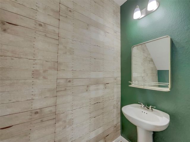 717 Twisted Oaks LN, Buda, TX 78610